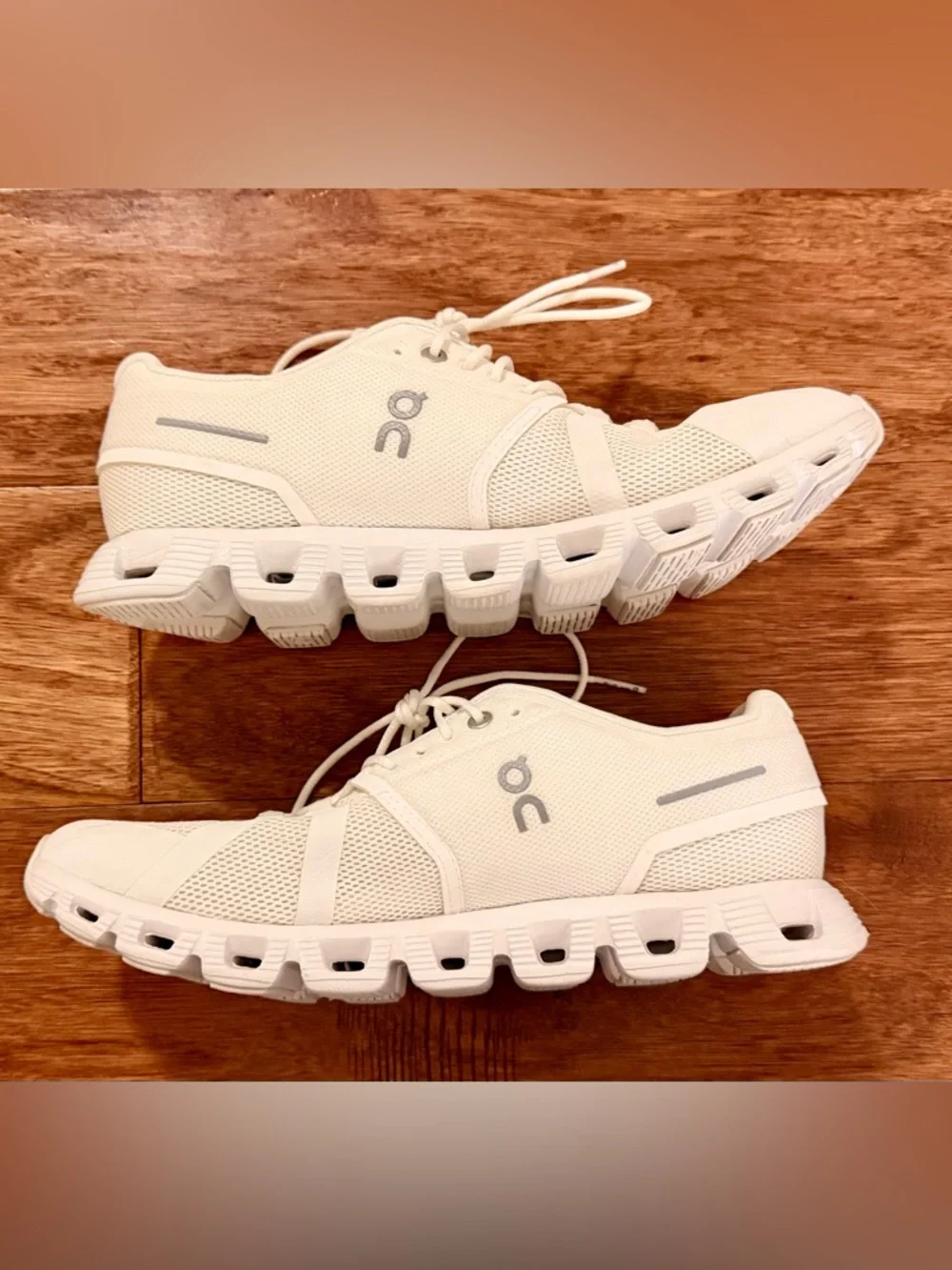 On Running White Athletic Sneakers 👟 - Picture 3 of 8